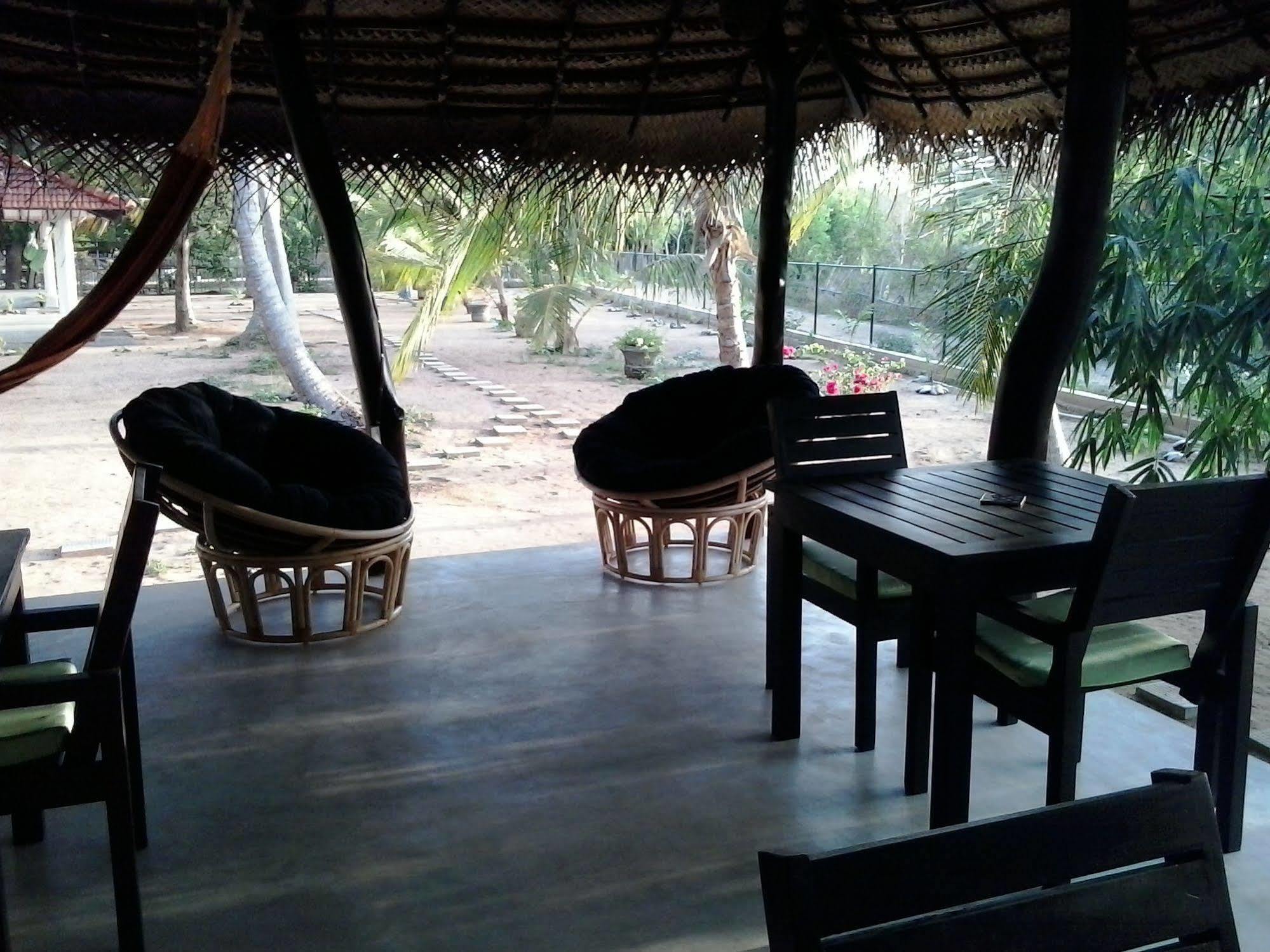 Chillenjoy Cabanas & Restaurant Tangalle Ngoại thất bức ảnh