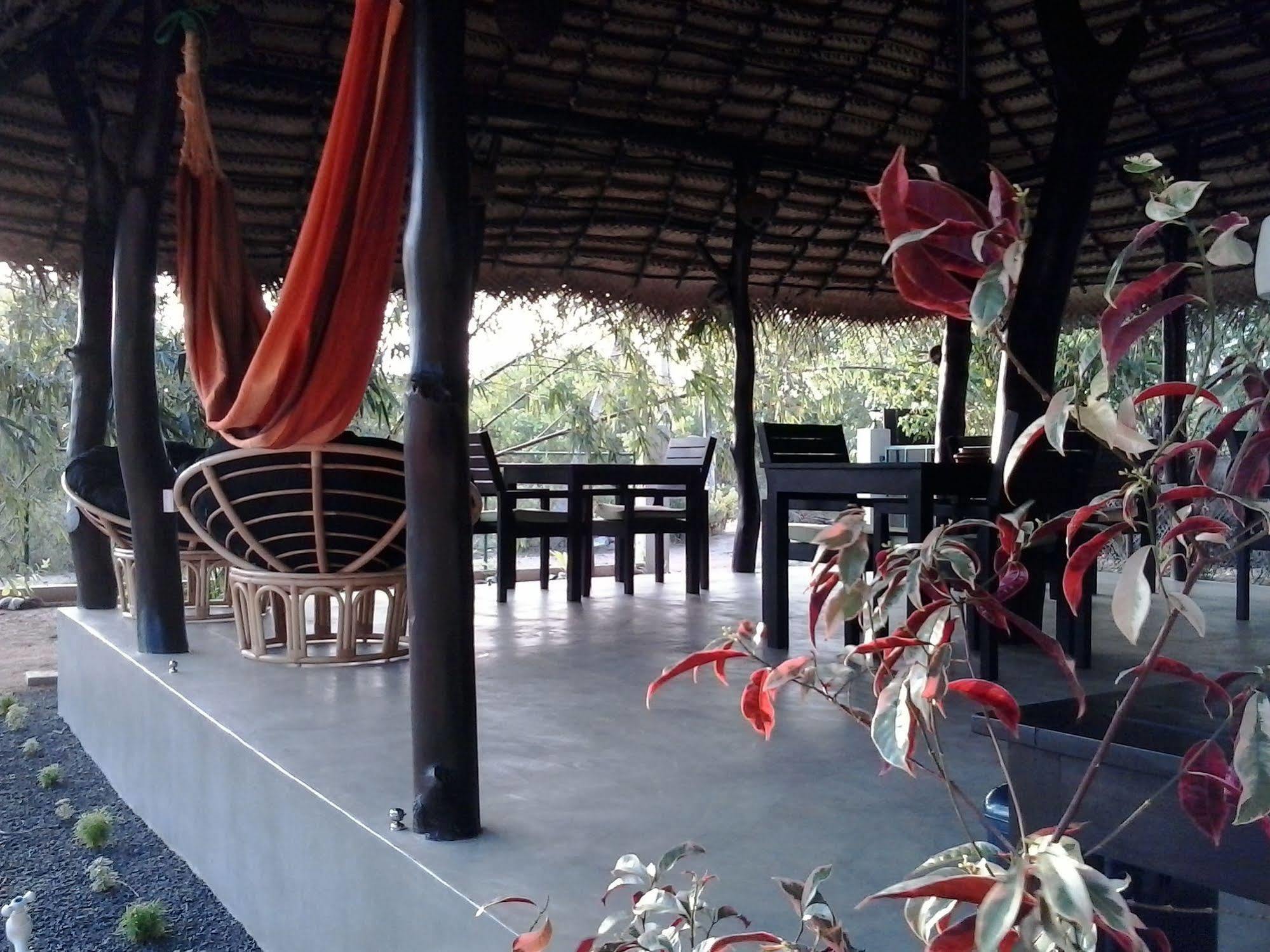 Chillenjoy Cabanas & Restaurant Tangalle Ngoại thất bức ảnh