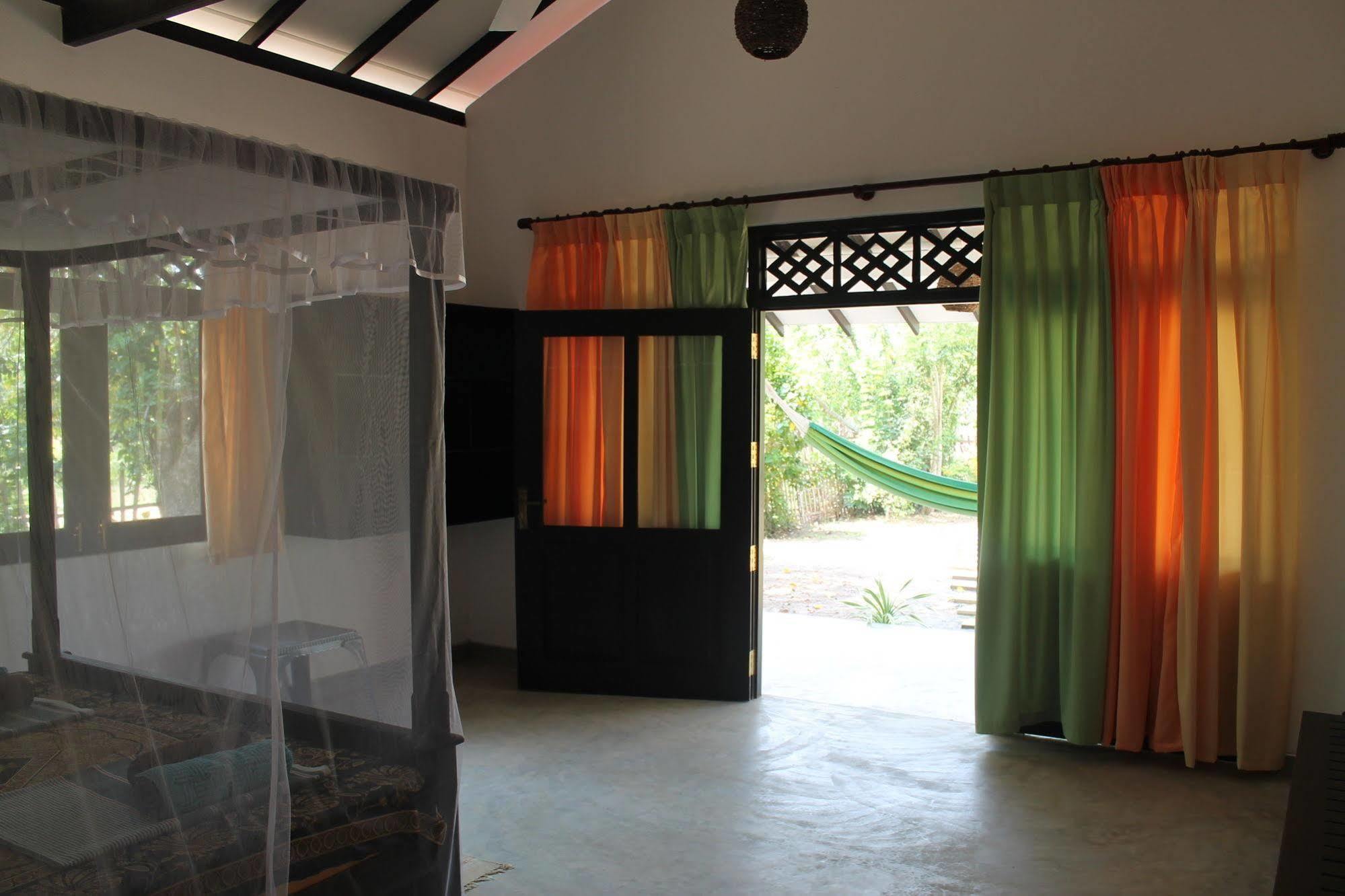 Chillenjoy Cabanas & Restaurant Tangalle Ngoại thất bức ảnh